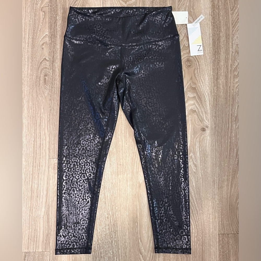 Zella black animal shine print size M high waist 7/8 NWT